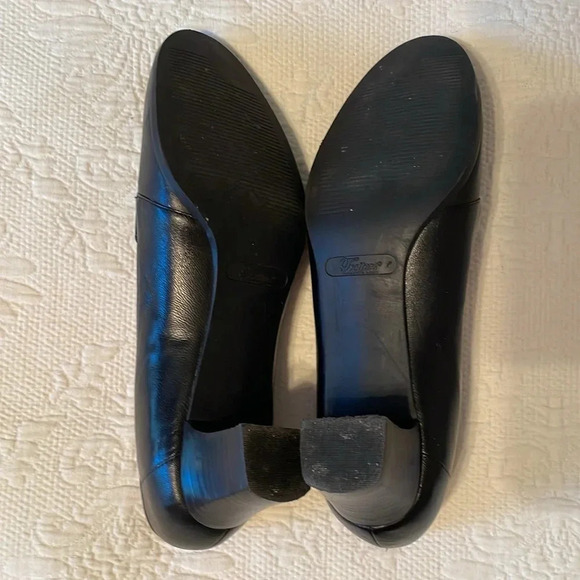 Trotters Black Leather Slip On Loafers 10 M 2” Heel Comfort Style Vintage GUC - Picture 5 of 9